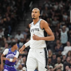 APP下载-文班亚马：中国之行很美好，我在少林寺学到了从未经历的移动方法